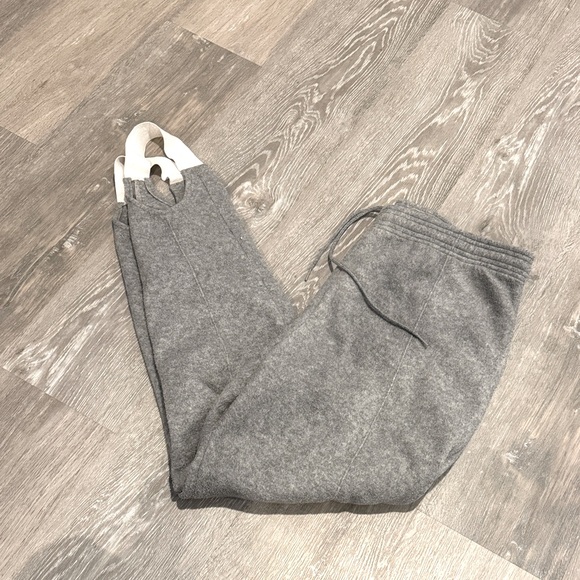 L.L. Bean stirrup sweatpants - Picture 1 of 3
